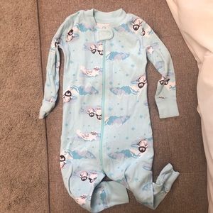 Hanna Moon and Back Penguin Sleeper